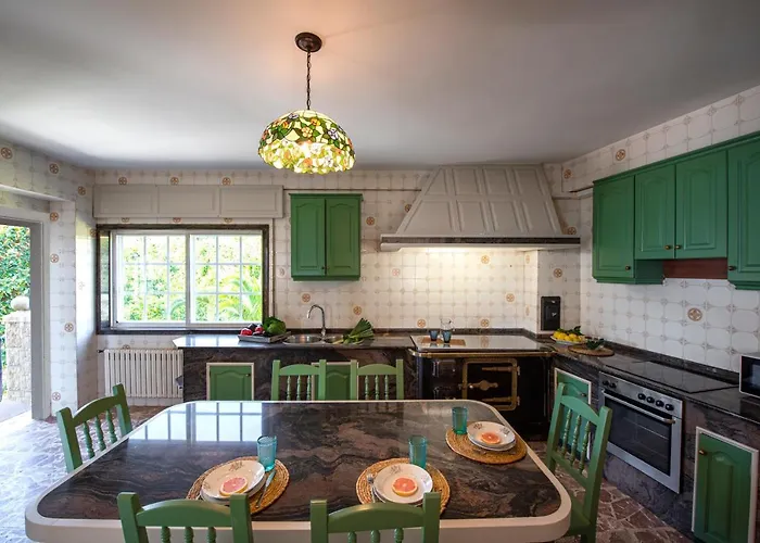 Luxury Singular Villa Rosa